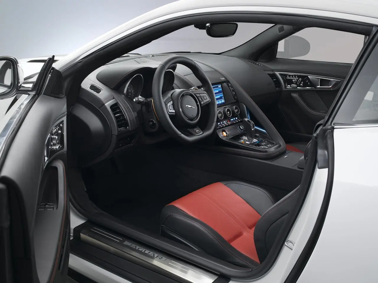 Jag_F-TYPE_R_Coup__Polaris_Interior_Image_201113_23