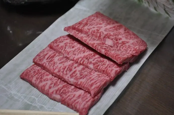 Sliced_Matsusaka_wagyu_beef