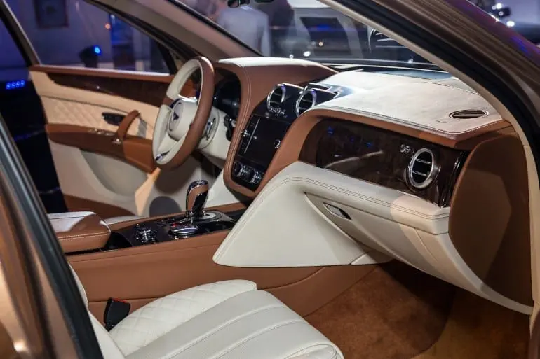 Lansare Bentley Bentayga Porsche Romania