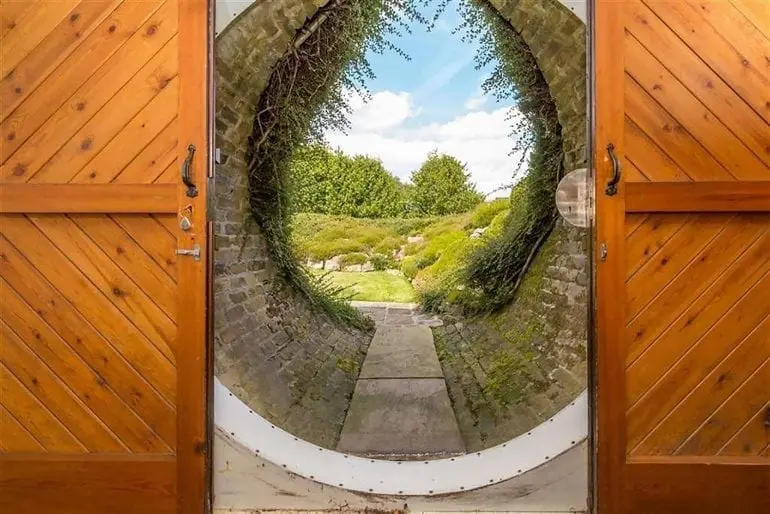 luxury-hobbit-hole-round-door