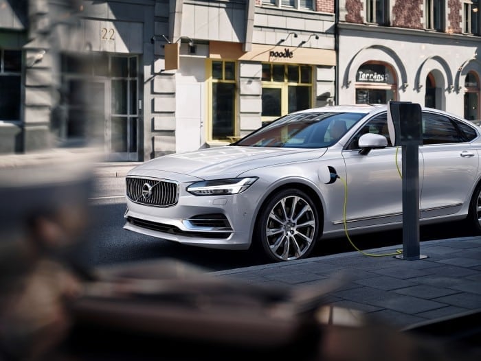 Volvo S90 – Pentru cei care iubesc condusul și care iubesc să se lase conduși