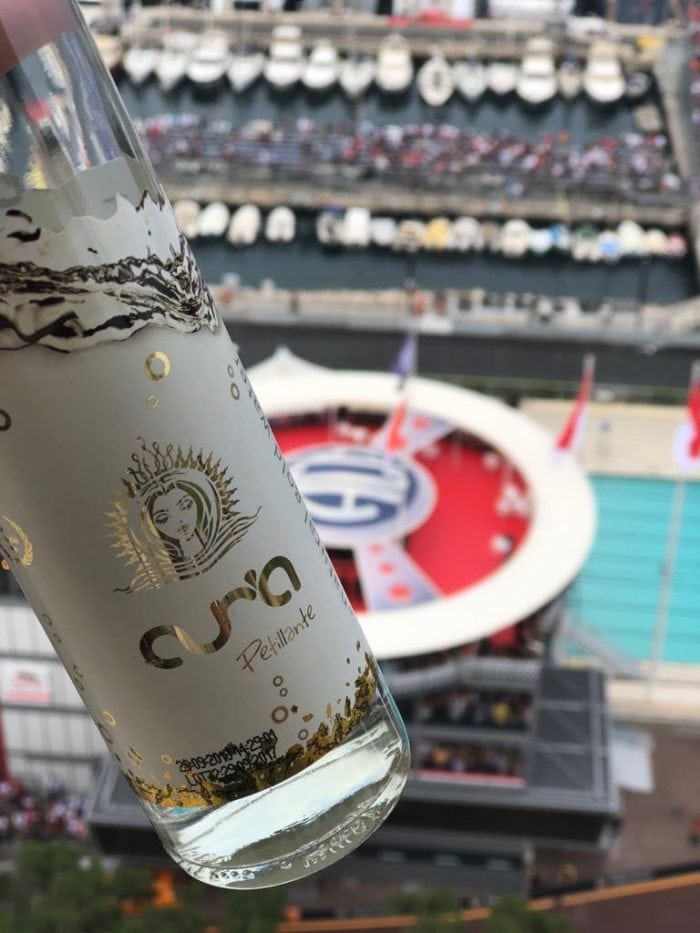 Unii dintre cei mai înstăriți oameni din lume care au urmărit live Grand Prix Monaco, dar și vedetele de la Festivalul de film de la Cannes, au băut apă românească
