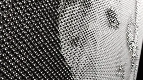 Portret de milioane de dolari, realizat din mii de sfere Platinum!