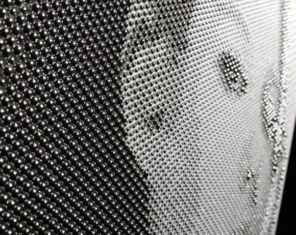 Portret de milioane de dolari, realizat din mii de sfere Platinum!