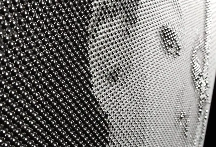 Portret de milioane de dolari, realizat din mii de sfere Platinum!