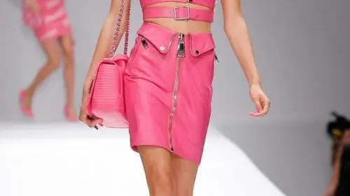 Moschino primăvară-vară 2015 – omagiu adus păpușii Barbie