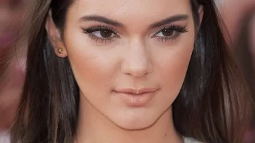 Kendal Jenner, noua imagine Estée Lauder