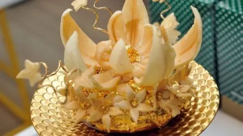 Krispy Kreme a creat cea mai scumpă gogoașă, decorată cu jeleu Dom Pérignon