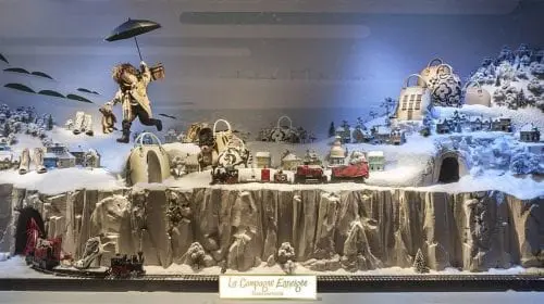 Crăciunul, o călătorie magică cu Burberry şi Printemps