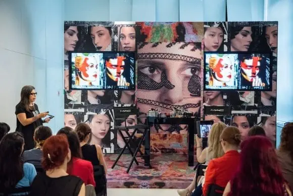 MAC Cosmetics a prezentat tendințele în machiaj  pentru sezonul toamnă-iarnă 2015