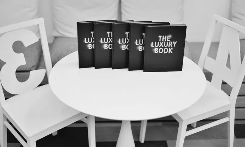 THE LUXURY BOOK – primul manual din România despre industria luxului