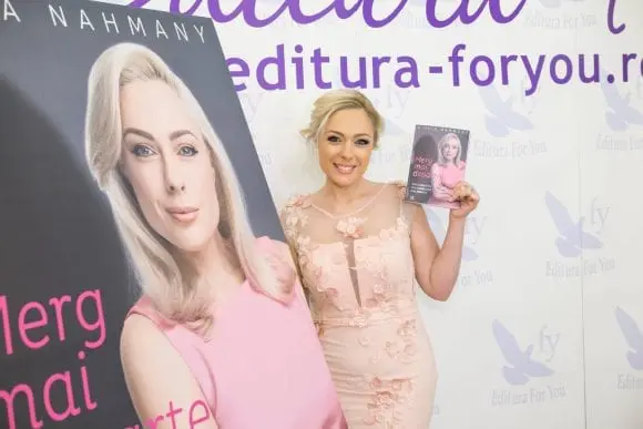 Giulia Nahmany a lansat cartea “Merg mai departe – mai puternică, mai sănătoasă, mai fericită”