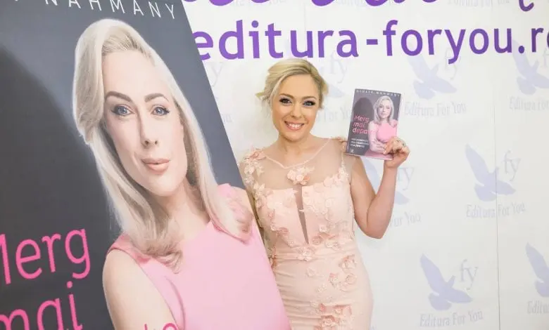 Giulia Nahmany a lansat cartea “Merg mai departe – mai puternică, mai sănătoasă, mai fericită”