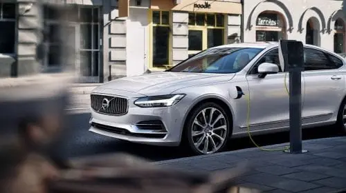 Volvo S90 – Pentru cei care iubesc condusul și care iubesc să se lase conduși