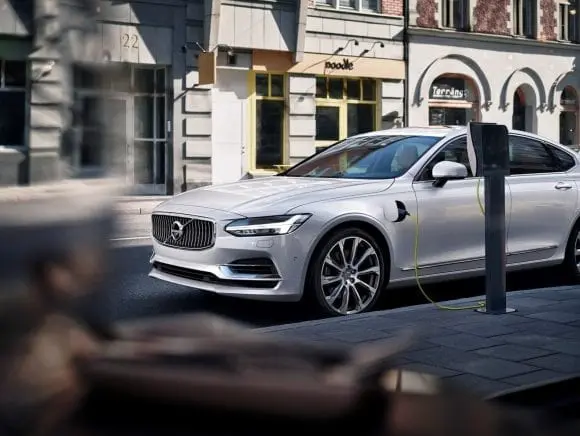 Volvo S90 – Pentru cei care iubesc condusul și care iubesc să se lase conduși