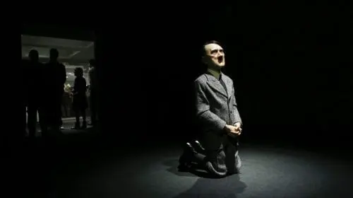 Hitler îngenuncheat valorează milioane