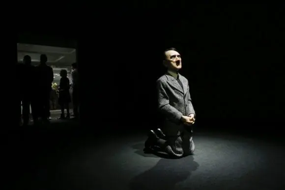 Hitler îngenuncheat valorează milioane