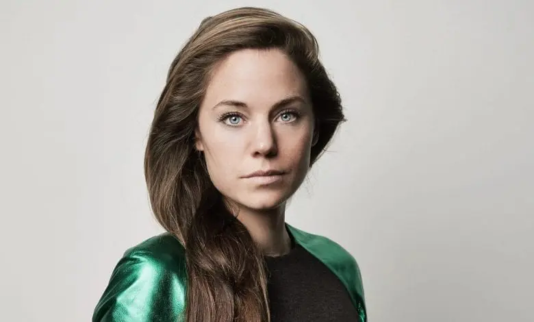 Introspecție în universul creativ al lui Bibi van der Velden