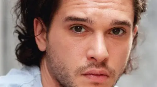 Kit Harington este noua imagine a francizei  Dolce&Gabbana The One for Men