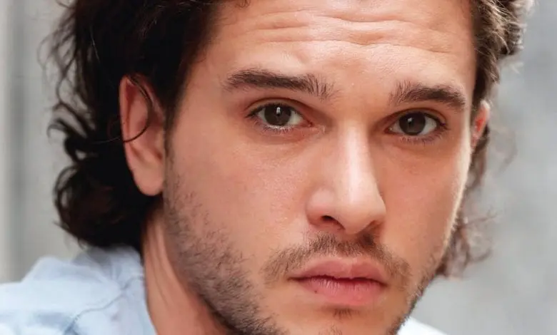 Kit Harington este noua imagine a francizei  Dolce&Gabbana The One for Men