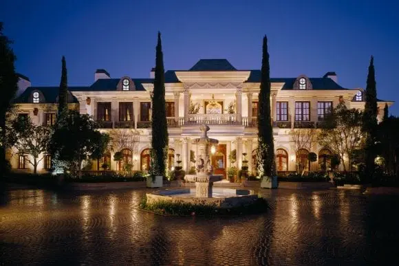 Extravaganță și opulență la superlativ în vila lui Mohamed Hadid