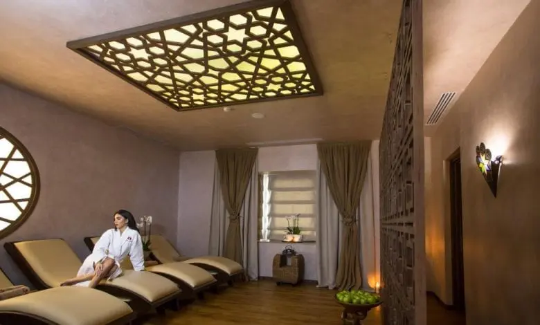 3 masaje asiatice care îți fac mai ușoară întoarcerea la birou