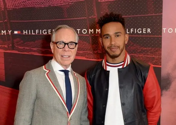 TOMMY HILFIGER îl anunță pe campionul mondial de Formula 1, LEWIS HAMILTON, ambasador pentru TOMMY HILFIGER MEN’S
