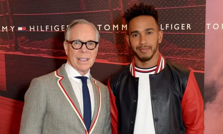 TOMMY HILFIGER îl anunță pe campionul mondial de Formula 1, LEWIS HAMILTON, ambasador pentru TOMMY HILFIGER MEN’S