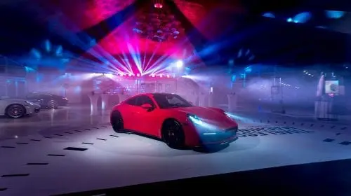 Noul Porsche 911 – o mașină sport high-tech, cu design emblematic