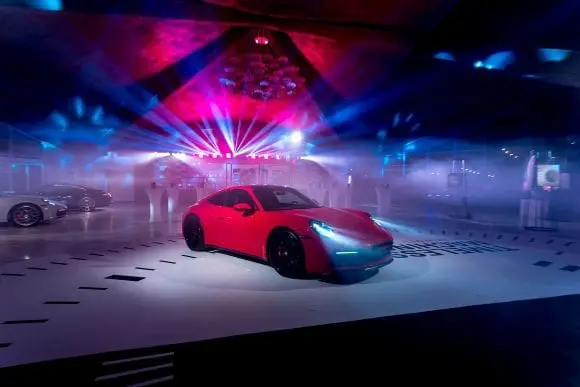 Noul Porsche 911 – o mașină sport high-tech, cu design emblematic
