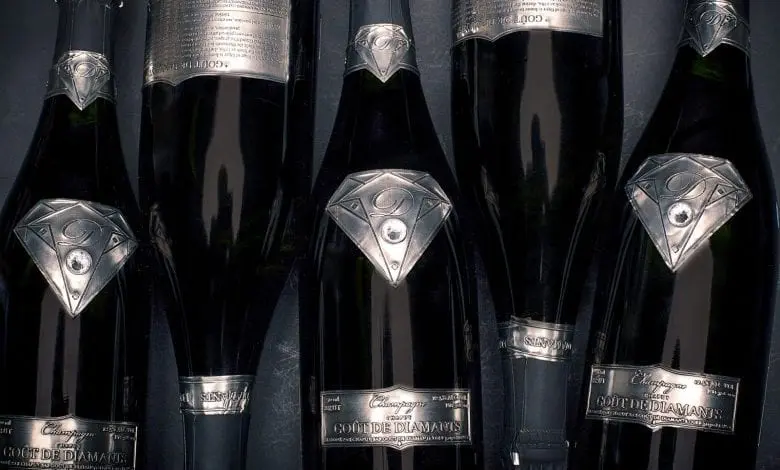 Cea mai scumpă sticlă  de șampanie în 2018 – 2013 Taste of Diamonds:  2,07 milioane de dolari