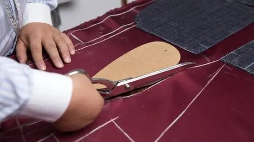 Diferența dintre costumul bespoke și costumul made-to-measure, la SARTO