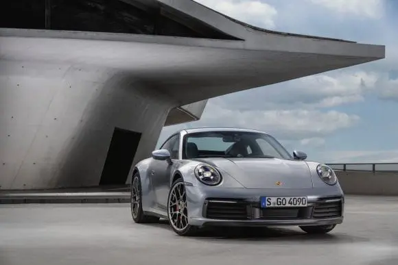Noul Porsche 911 – ADN sportiv high-tech cu design emblematic