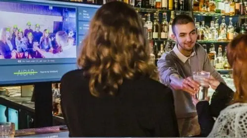 VIDEO. Barul din Londra cu servire pe bază de recunoaștere facială