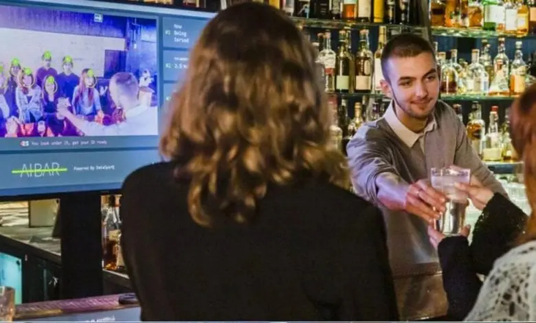 VIDEO. Barul din Londra cu servire pe bază de recunoaștere facială