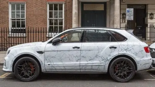 Super-mașinile placate cu marmură, extravaganța anului 2019