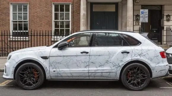 Super-mașinile placate cu marmură, extravaganța anului 2019