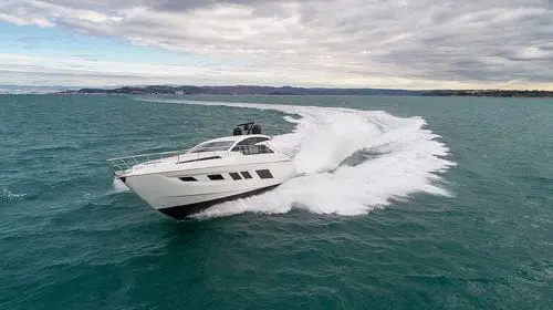Viteză de 50 de noduri pentru un super-iaht „de buzunar”