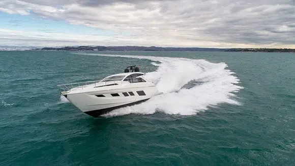 Viteză de 50 de noduri pentru un super-iaht „de buzunar”