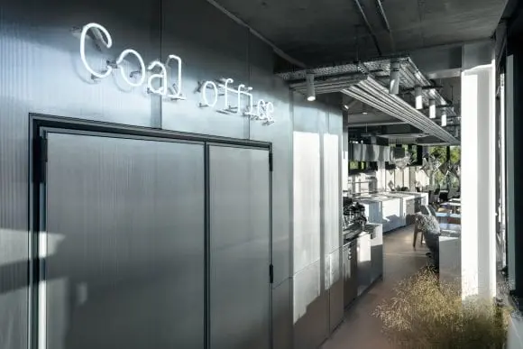 Coal Office, restaurantul care te lasă să cumperi orice din incintă