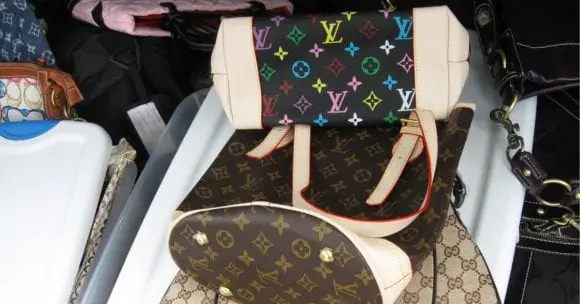 Fake-uri în valoare de 3.475.000 de dolari, confiscate în aeroportul LAX din L.A.