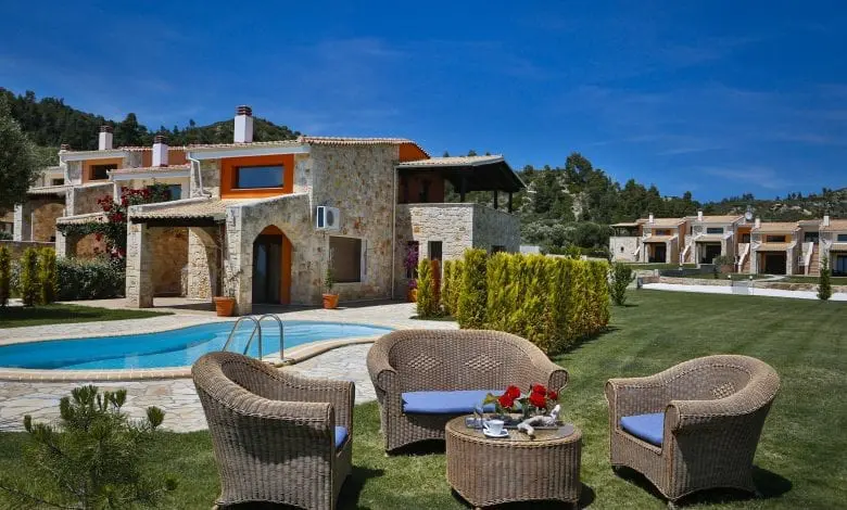 Explorați paradisul secret din Halkidiki, la Nefeli Villas and Suites