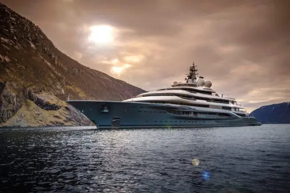 Flying Fox, super-iahtul charter care bate recorduri cu stil