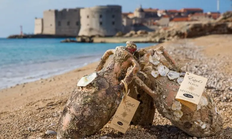 O vinărie subacvatică din Croația depozitează sticle de vin în Marea Adriatică