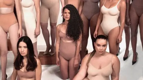 Kim Kardashian a cedat la presiunea fanilor și a schimbat numele unui nou brand de îmbrăcăminte