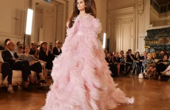 Valentino pregătește noul couture show în Beijing