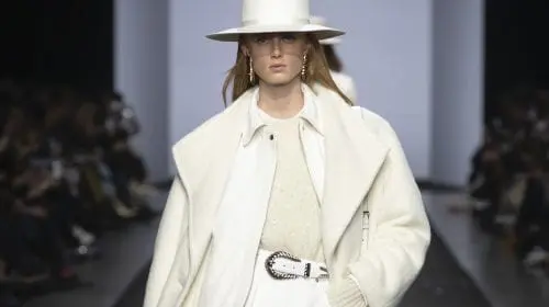 Alberta Ferretti – Inspirația anilor ’80 în ritm trepidant