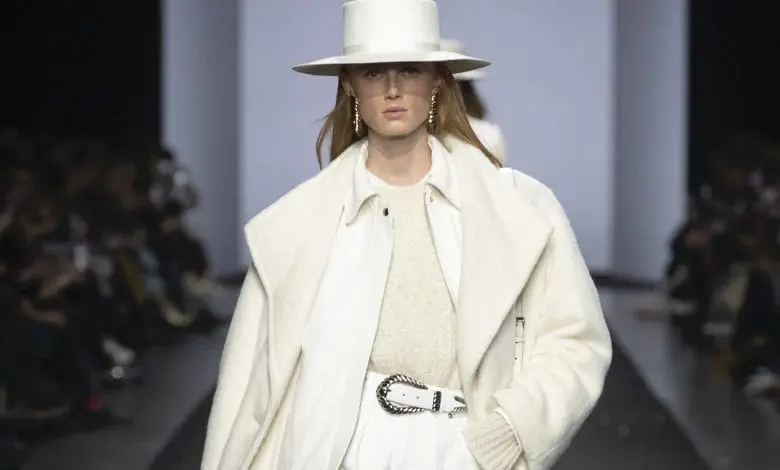 Alberta Ferretti – Inspirația anilor ’80 în ritm trepidant