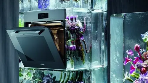 Miele lansează Dialog, primul cuptor care poate ”vorbi” cu mâncarea