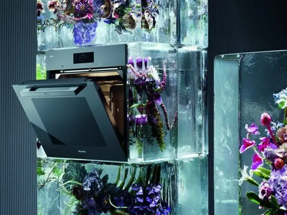 Miele lansează Dialog, primul cuptor care poate ”vorbi” cu mâncarea